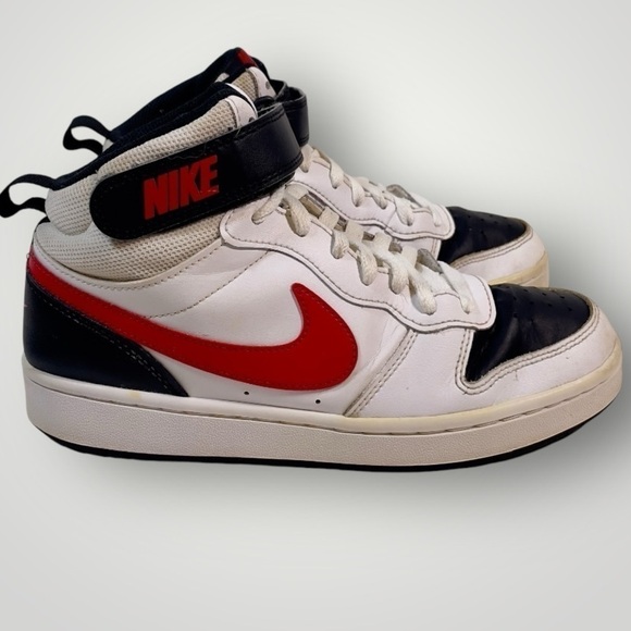 Nike Other - Kids Nike Court Borough Mid 2 size 6.5Y